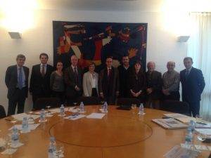 Els membres de la Fundació Mas Miró, acompanyats de l'advocat i notari després de la signatura